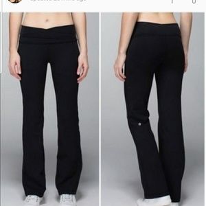 Lululemon Astro Pant Tall size 4 black in EUC 33"